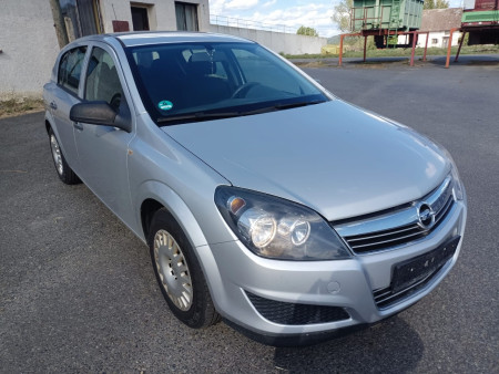 Opel Astra H 1.4 66Kw RV.2009 - NOVÁ STK